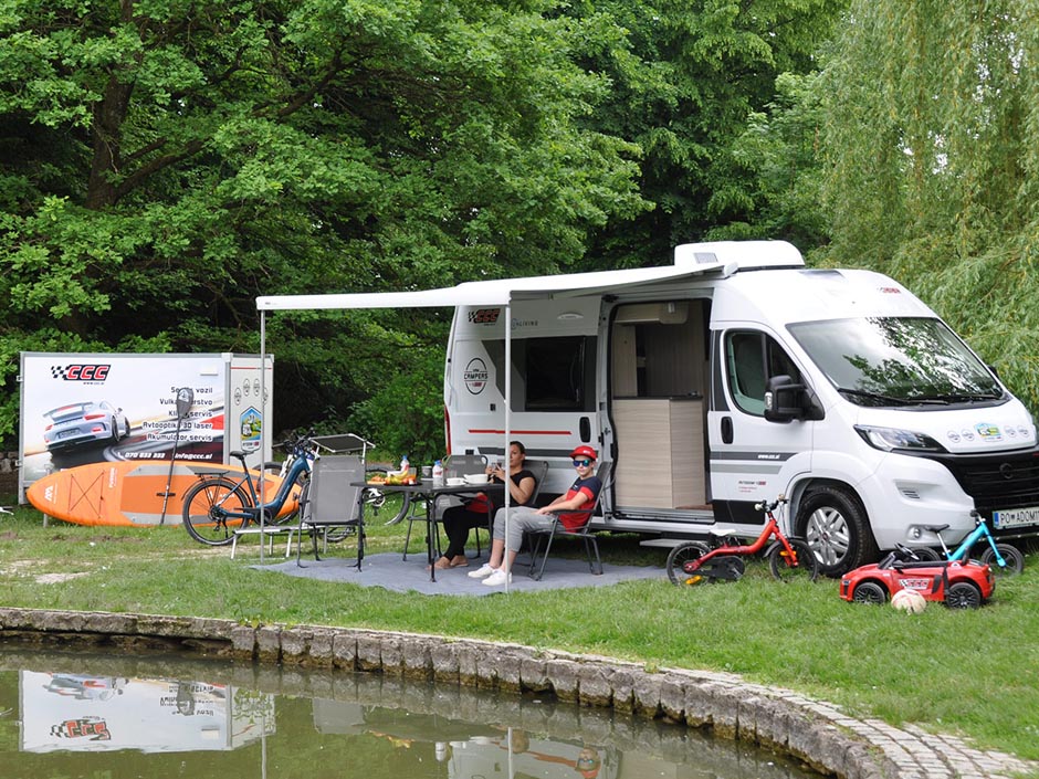 Najem avtodoma Adria V-Series V60 SPF Family/Pograd Avtomatski menjalnik