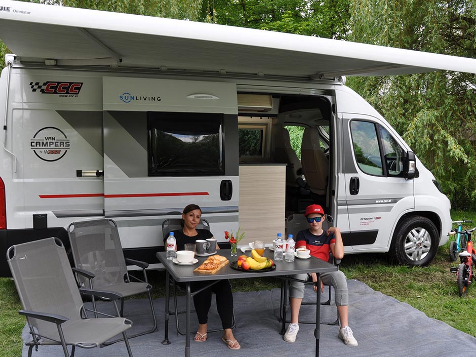 Najem avtodoma Adria V-Series V60 SPF Family/Pograd Avtomatski menjalnik