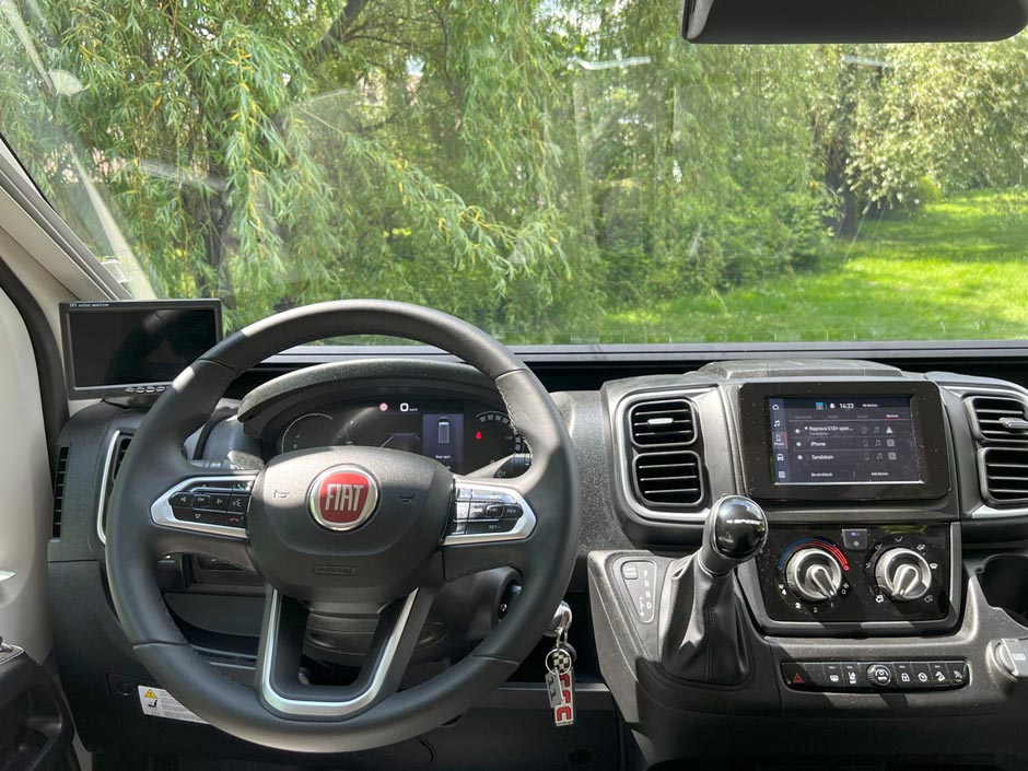 Najem avtodoma Adria V-Series V60 SPF Family/Pograd Avtomatski menjalnik