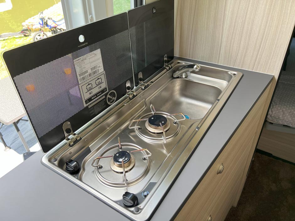 Najem avtodoma Adria V-Series V60 SPF Family/Pograd Avtomatski menjalnik