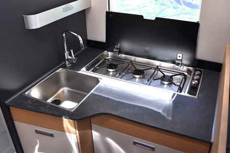 Najem avtodoma Adria Matrix Plus 670 SC