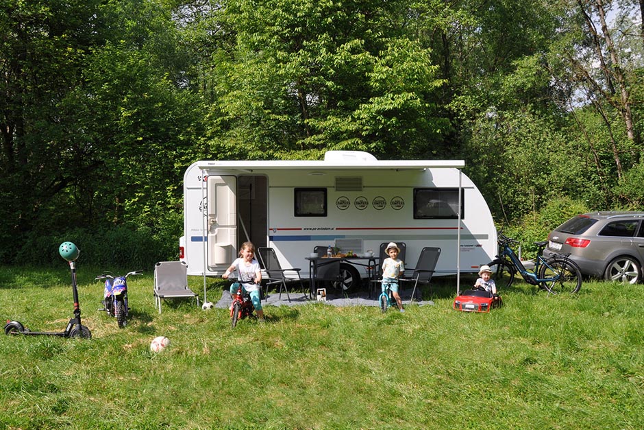 Najem počitniške prikolice Adria Altea 542 PK